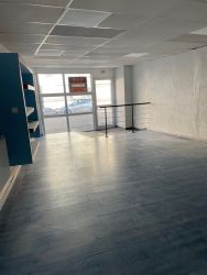 LOCAL COMMERCIAL - ST DIE DES VOSGES -  2 pices (80 m) :: Loyer mensuel : 500,00 €uros
