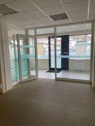 LOCAL COMMERCIAL - SAINT-DIE - 3 pi�ce(s) - 61 m&sup2; :: Loyer mensuel : 770.00&euro;